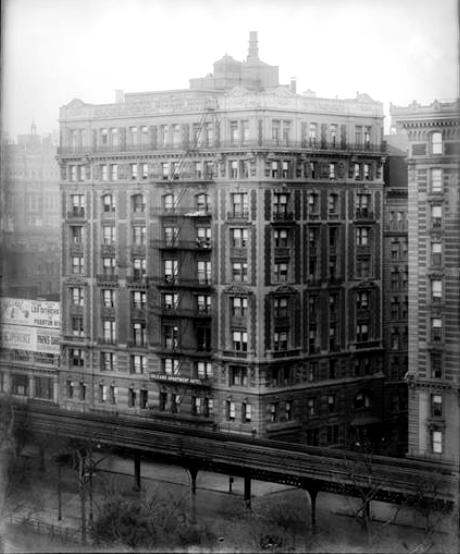 80th Street and Columbus Avenue. Orleans Apartment Hotel. 
Wang and his gang of pirate cats terrorized the residents on West 80th Street near Columbus Avenue, shown here in 1915. Wurts Bros., Museum of the City of New York Collections