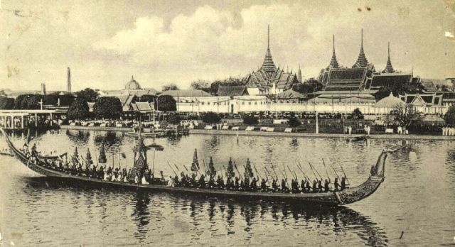 Siam government officials in teak wood barges questioned every vessel in their search for King Chulalongkorn’s Siamese cat. 