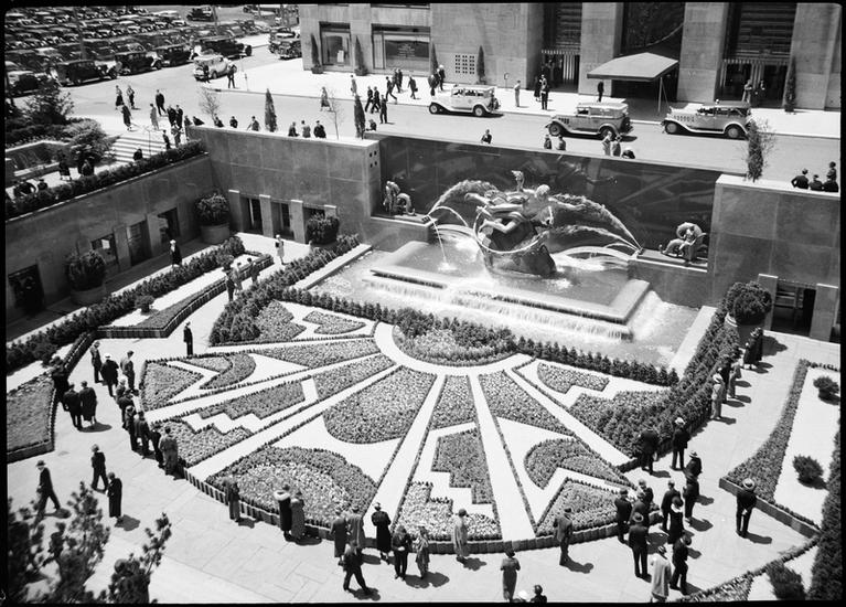 Prometheus sculpture and the RCA Building in Rockefeller Center.