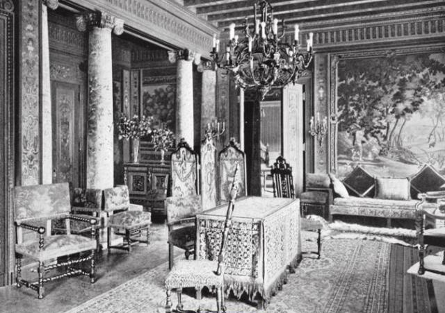 The Spanish Duke of Veragua and his family were the first guests to stay in the Waldorf’s state apartments, a suite of nine rooms for visiting foreign dignitaries located on the second floor, overlooking Fifth Avenue and 33rd Street. Pictured here is the Henry IV drawing room. Built in 1893 and connected to the Astor Hotel in 1897, the Waldorf Hotel – later the Waldorf–Astoria – was razed in 1929 to make way for construction of the Empire State Building. Princeton University Library