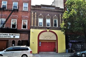 Here is the "back" of Iglesia Carismatica Espiritu De Hermandad (The Spirit of Brotherhood Church) at 194 Grand Street.