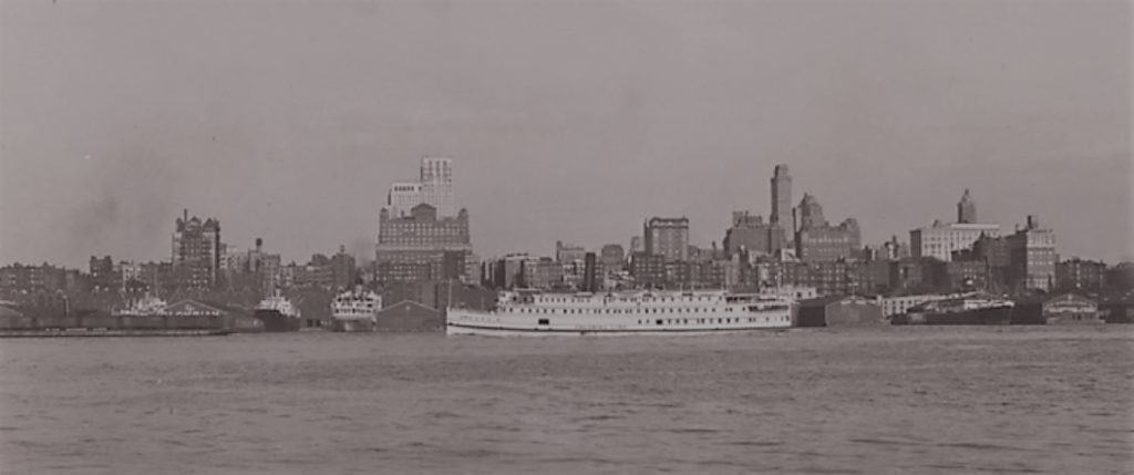 Up until July 1934, the Colombian Steamship Company ships docked at Pier 8 of the New York Docks in the Cobble Hill section of Brooklyn. Here are Piers 3-8 (left to right) in 1934. 