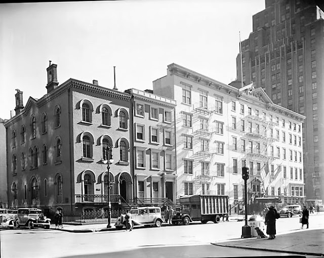From 1905 to 1908, Mark Twain and his cat Bambino lived across the street from General Sickles at 21 Fifth Avenue, pictured here (far left) in 1935. Museum of the City of New York