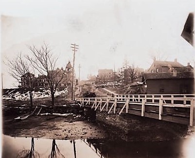 This view of the King's Bridge is looking south on Marble Hill Avenue in 1906.