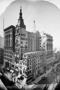 The Daily News offices occupied rented offices in the New York Mail and Express Building at 25 City Hall Place from 1919 to 1921.