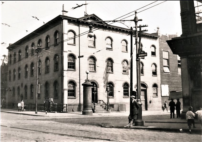 The Greenpoint Avenue police station in 1923, one year before the city sold the building at auction. 
