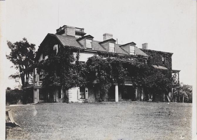 The Gouverneur Morris mansion was located at the intersection of Saint Ann's Avenue, Cypress Avenue, and East 132nd Street