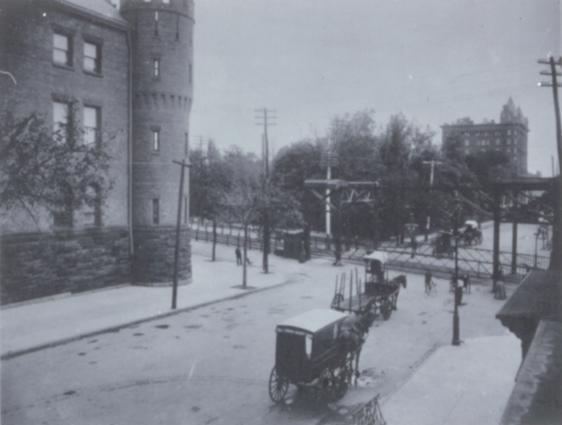 Barriers also protected wagons, wheelmen, and pedestrians at the intersection of Bedford Avenue and Atlantic Avenue. The 23rd Regiment Armory (built 1891-95) is on the left. This building now serves as a shelter for homeless men. 