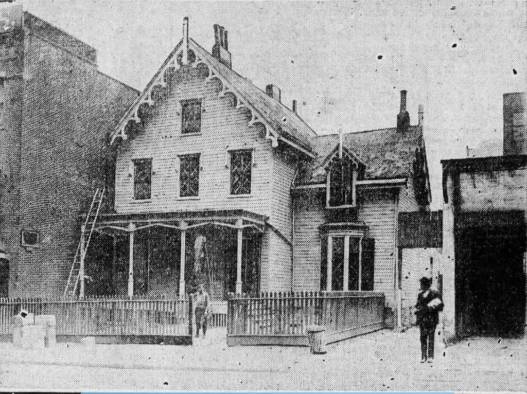 In March 1910, Bideawee moved into this former frame mansion at 244 East 65th Street. 